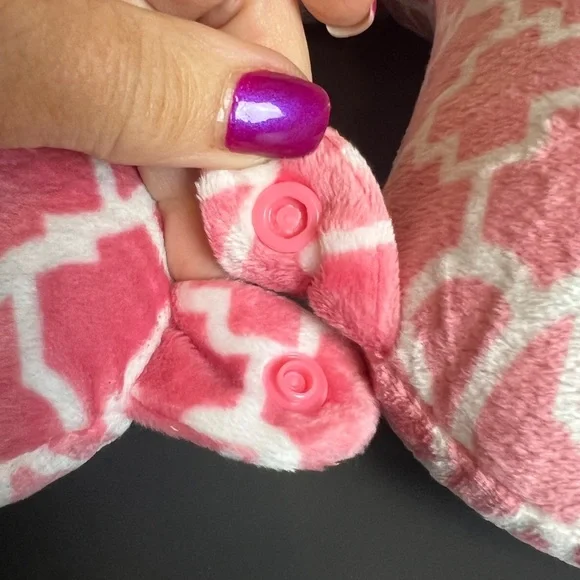New - 2 Neck Travel Pillows - Pink, Teal & White Geometric - Picture 6 of 15